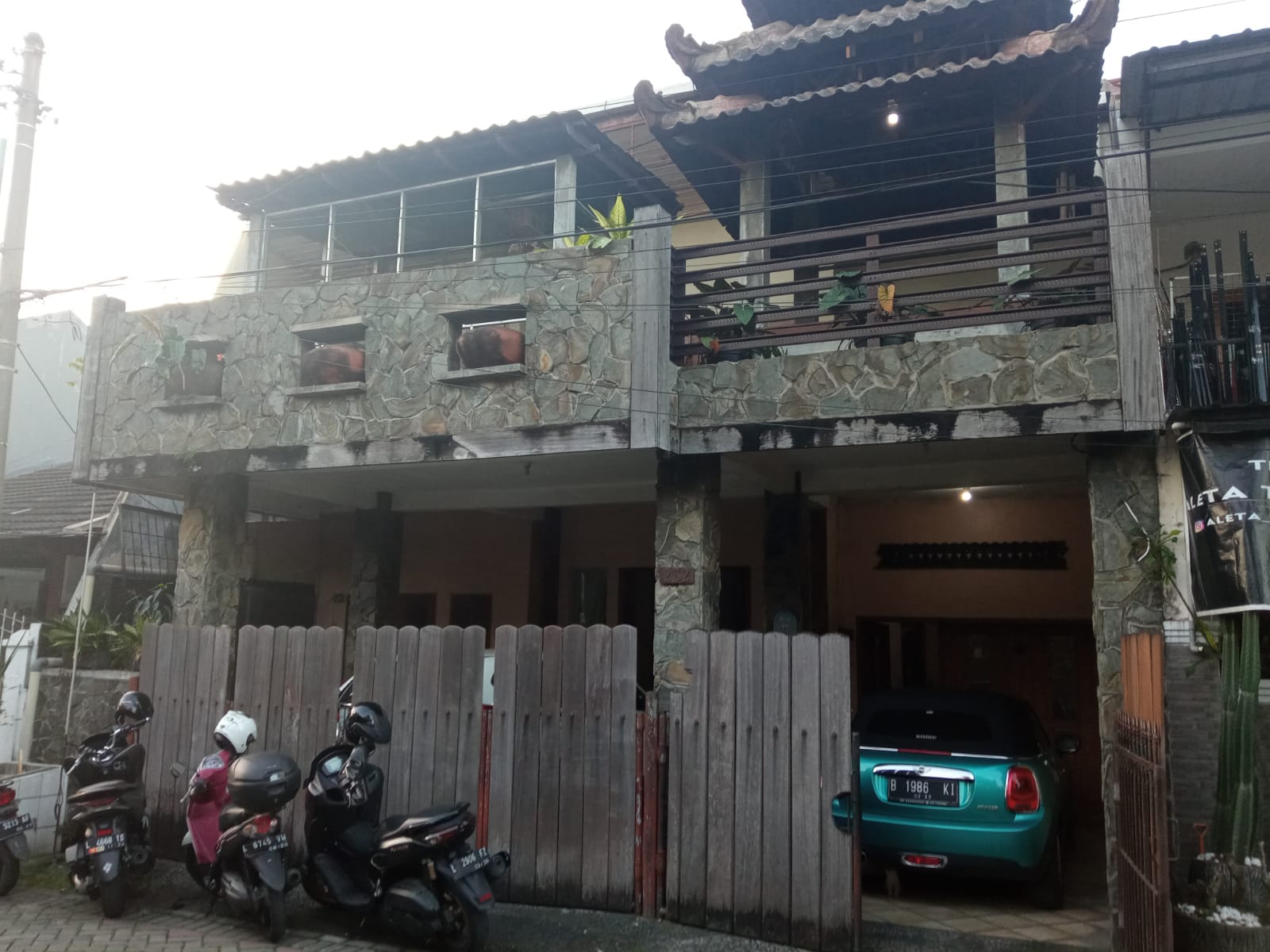 Pondok Chandra Surabaya Jual Murah Puol Rumah 2 lantai, 2 unit rumah disatukan ( depan belakang ),2 alamat Pondok Chandra Indah Sidoarjo - Dealkan