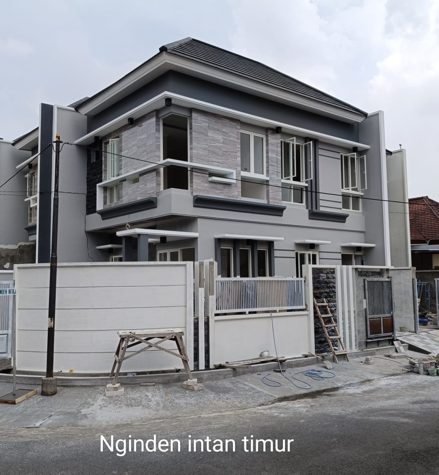 Nginden Intan Timur C Rumah Dijual - Dealkan