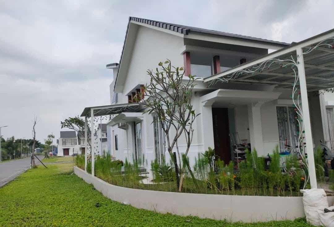 Rumah siap huni di Grand Harvest wiyung surabaya cluster belvoir - Dealkan