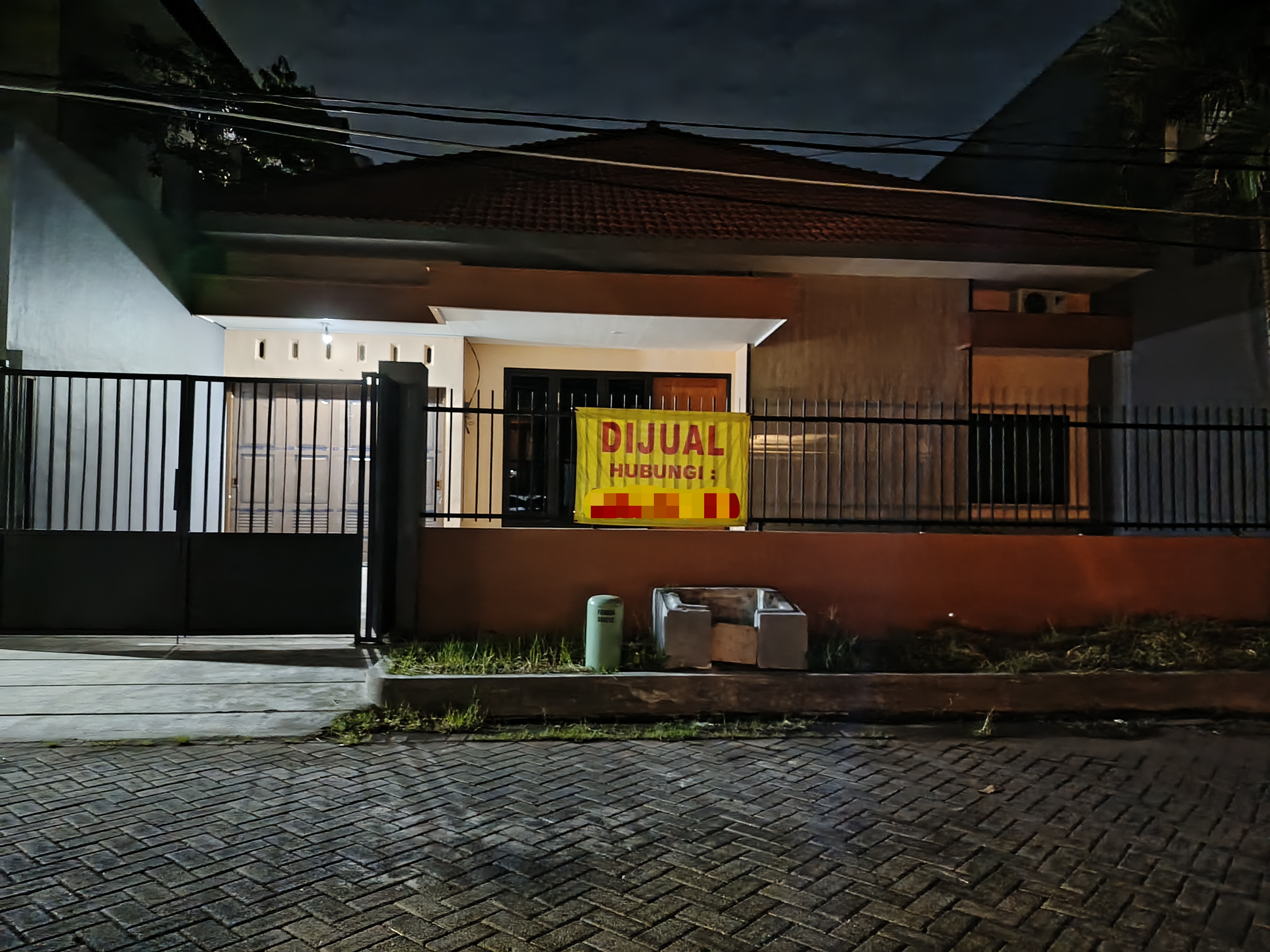 Manyar Tirtomoyo, Dijual, rumah GRESS dekat jalan raya 🤩 - Dealkan