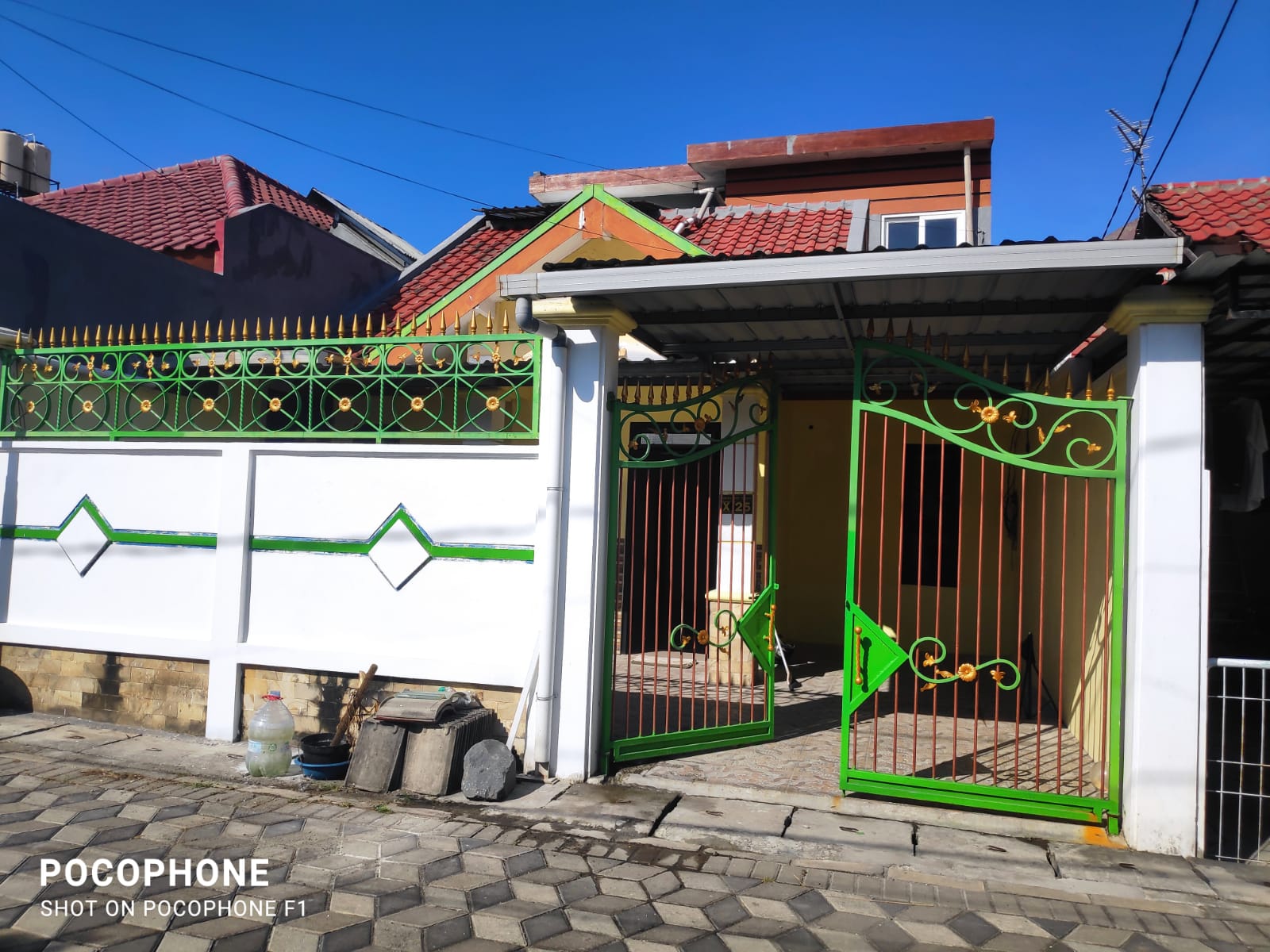 Rungkut, Disewakan Rumah 1,5 Lantai Baru Renovasi Si Pembawa Hoki Untuk Penyewa. - Dealkan