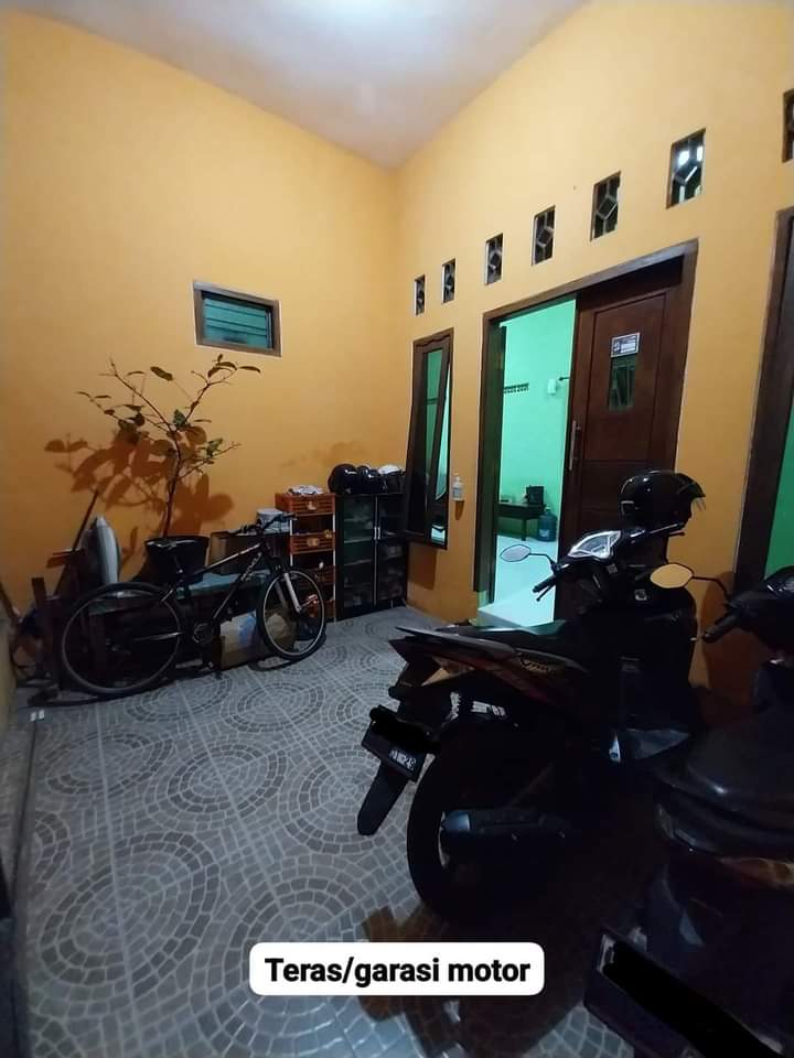 Petemon, Dijual Cepat🚀 Harga BU🚀Rumah 2 Lantai 🏠Terawat, Lokasi Strategis Tengah Kota Dekat  Banyak FasUm 🔥 - Dealkan