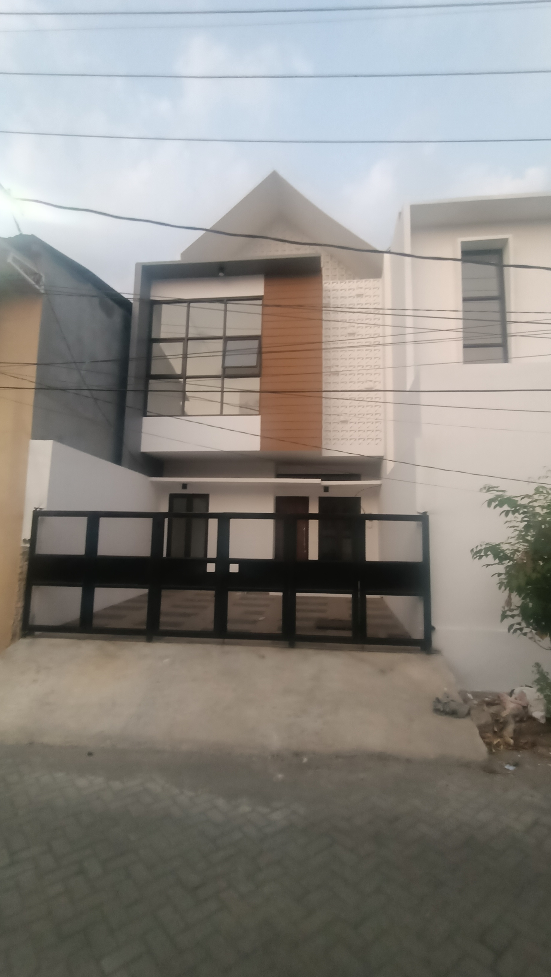 Dijual Rumah Minimalis Modern 2 Lantai Di Darmo Harapan Indah - Dealkan