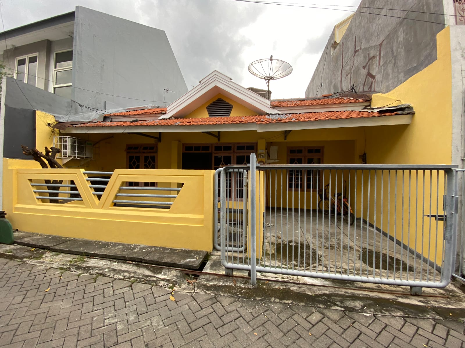 Dijual Rumah Siap Huni Unfurnished Daerah Darmo Permai Utara - Dealkan