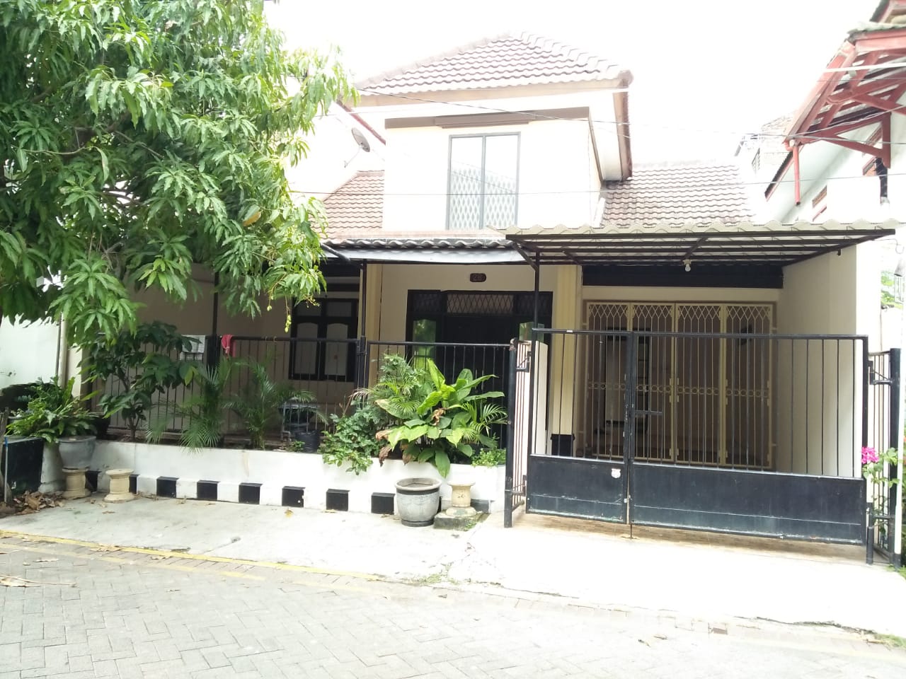 Dijual Rumah Unfurnished Simpang Darmo Permai Selatan 1 lantai Siap huni - Dealkan