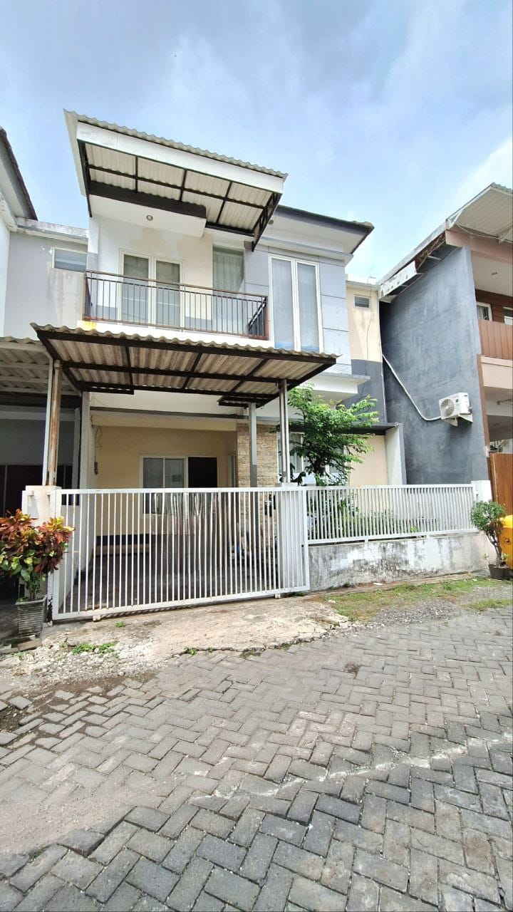 Dijual Rumah 2 lantai, Simpang Darmo Regency, siap huni, semifurnished - Dealkan