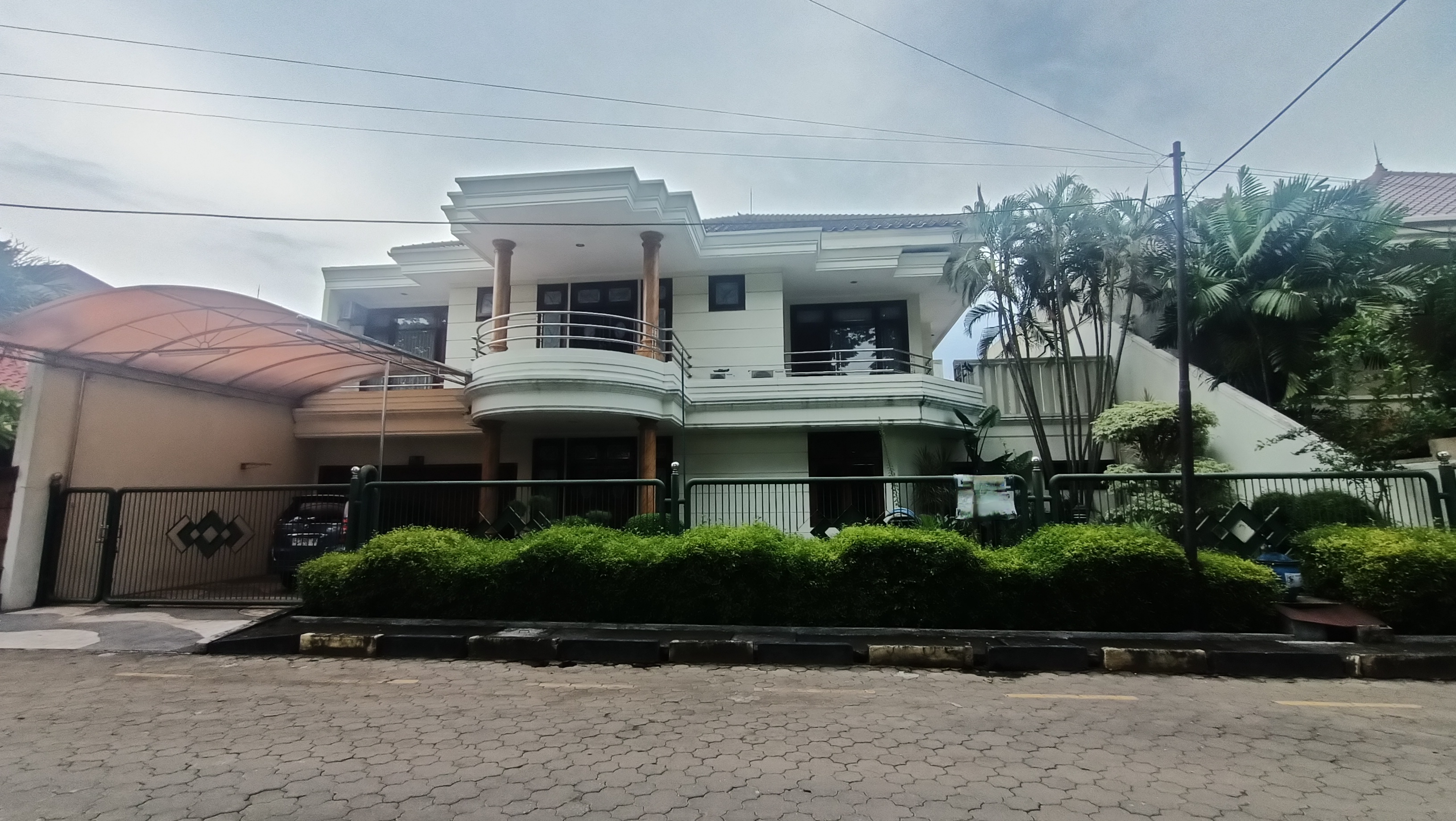 Rumah Elit Darmo Regency, Siap huni, Terawat, Dijual - Dealkan