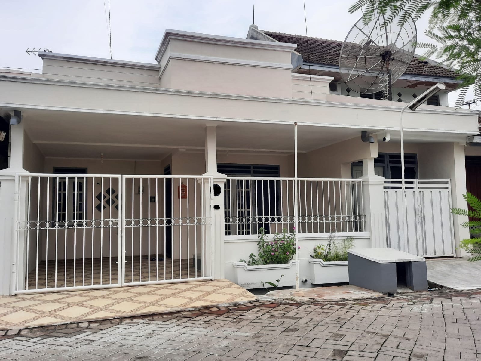 Rumah Sutorejo Timur disewakan siap huni - Dealkan