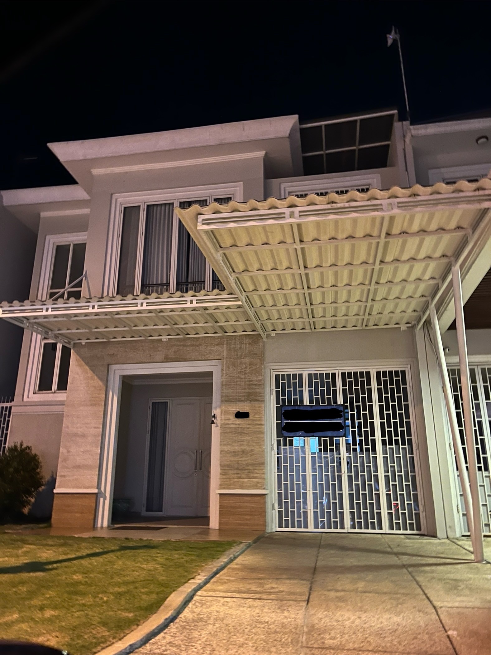 Rumah Long Beach disewakan siap huni - Dealkan