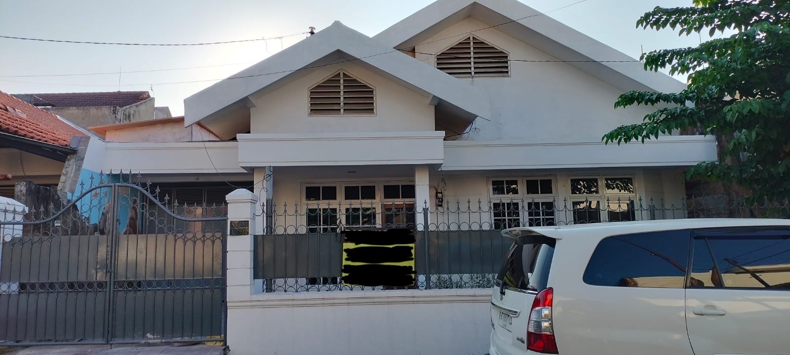 Rumah Dharmahusada Indah disewakan siap huni - Dealkan
