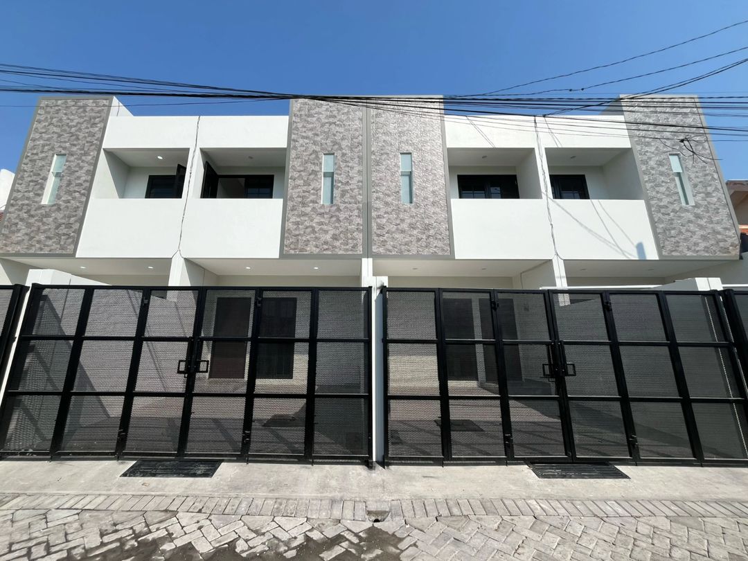 Rumah Setro, dijual, 3 KT, 2 Lantai, 1M an aja - Dealkan