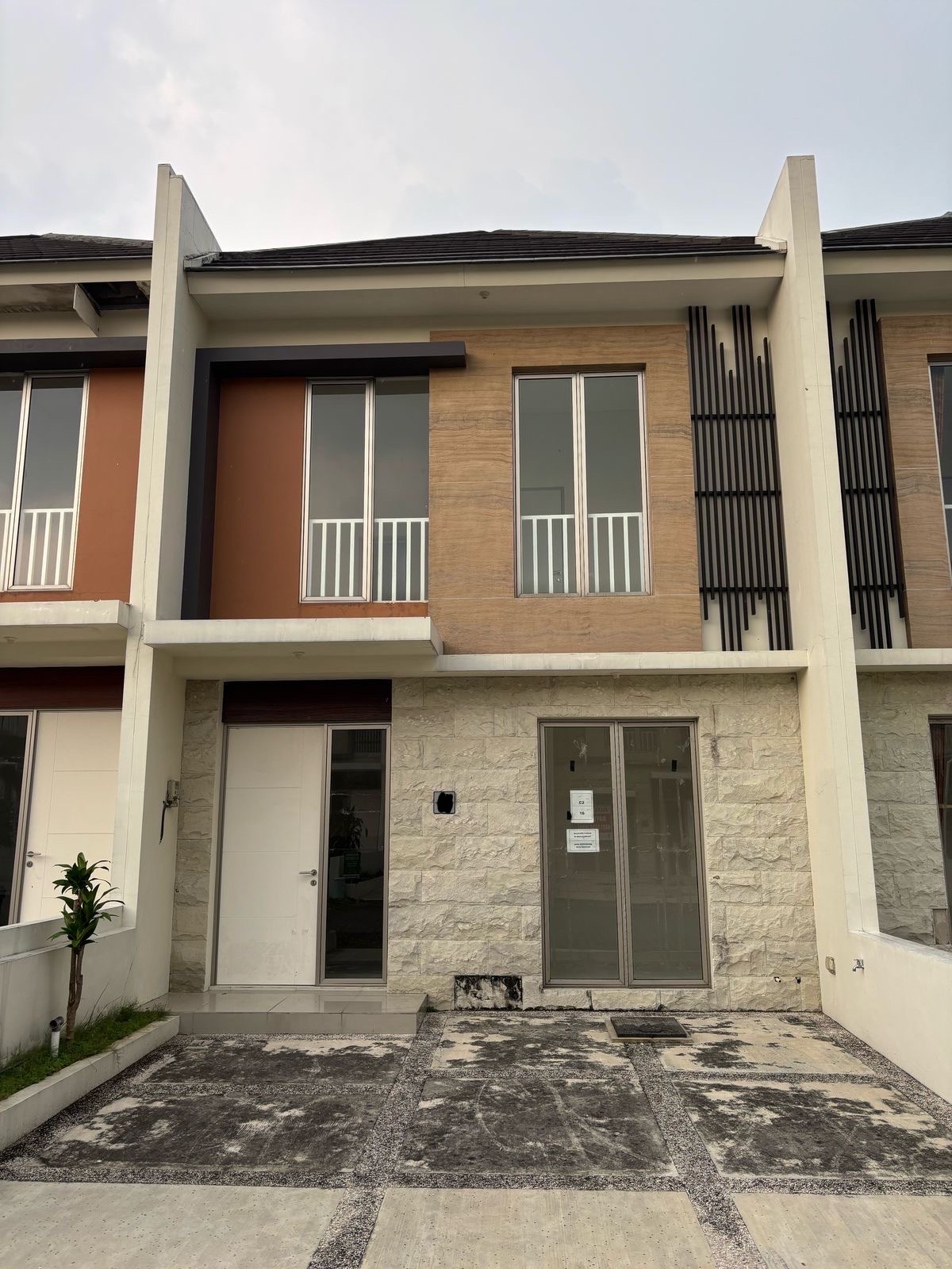 Rumah Greenland Garbeca dijual siap huni - Dealkan
