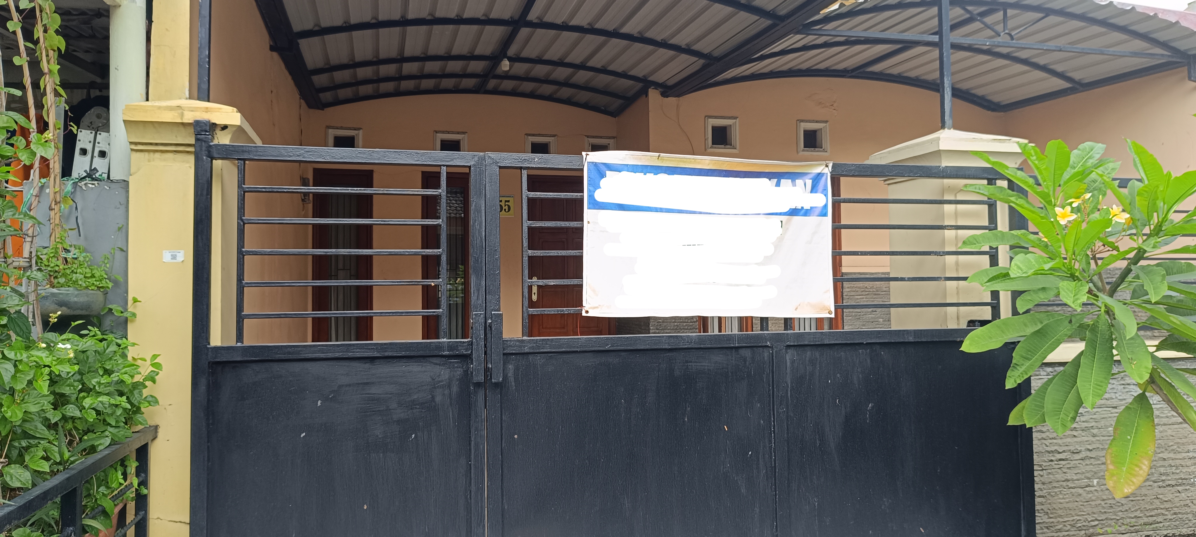 Rumah Siap Huni Bersih dan Terawat Kutisari Indah Barat - Dealkan