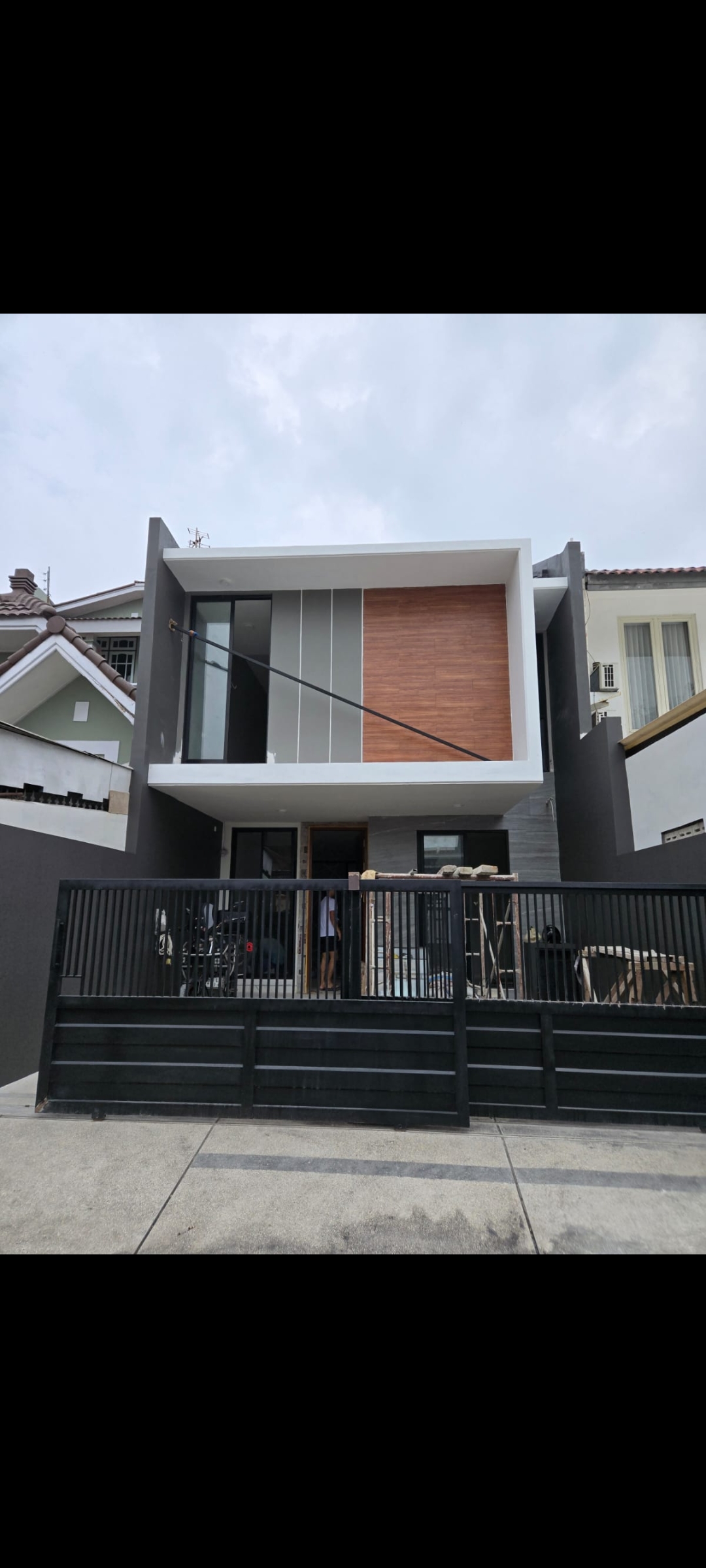 Rumah, Pantai Mentari, dijual - Dealkan