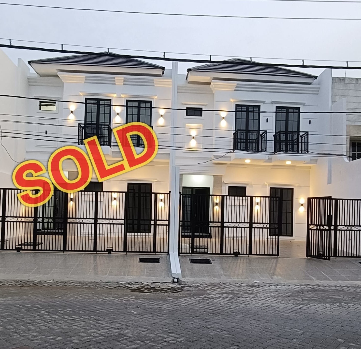 Rumah Gress American Style Sutorejo dijual siap huni - Dealkan