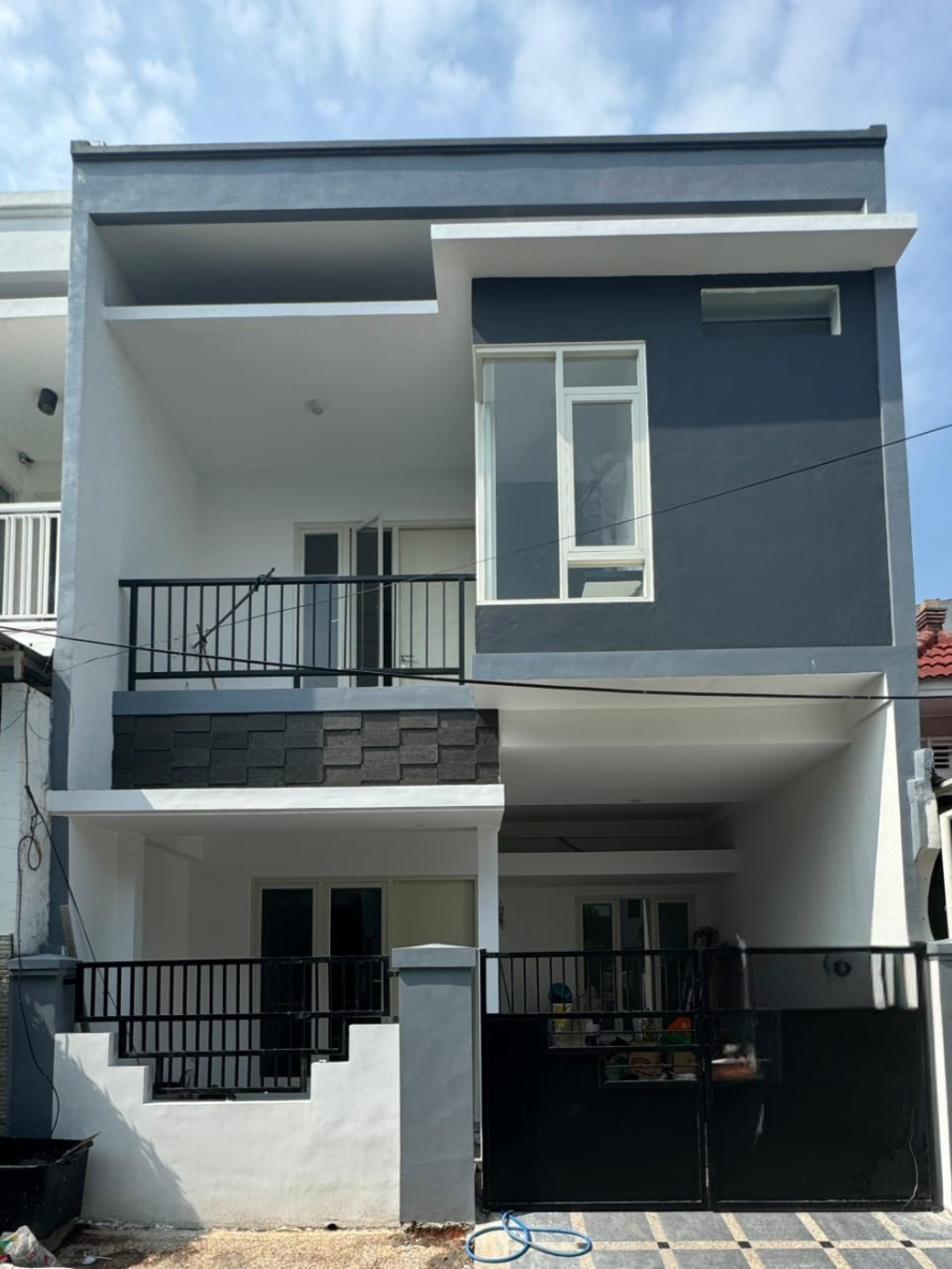 Rumah Dijual, Pantai Mentari, 1M an, baru Renov! - Dealkan