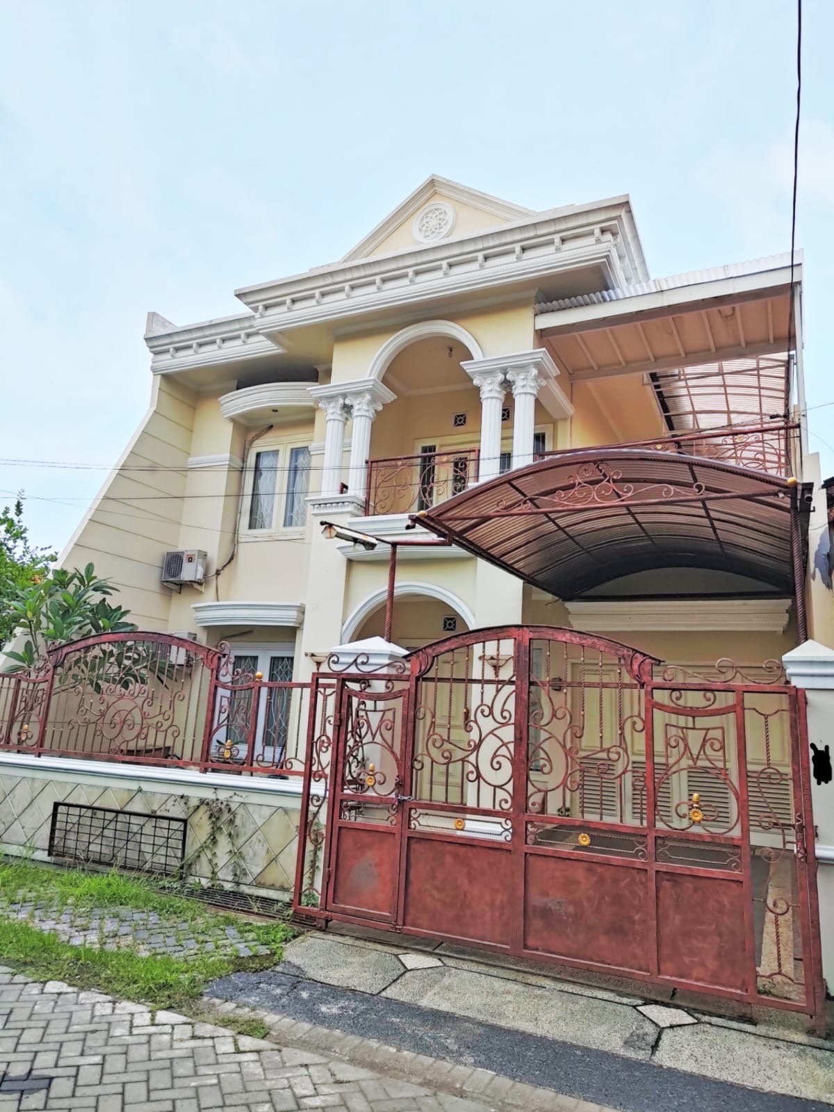 Rumah Tenggilis Utara dijual siap huni - Dealkan