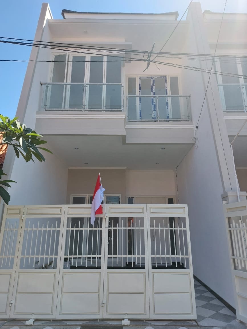 Rumah Mewah Murah Mulyosari Utara dijual siap huni - Dealkan