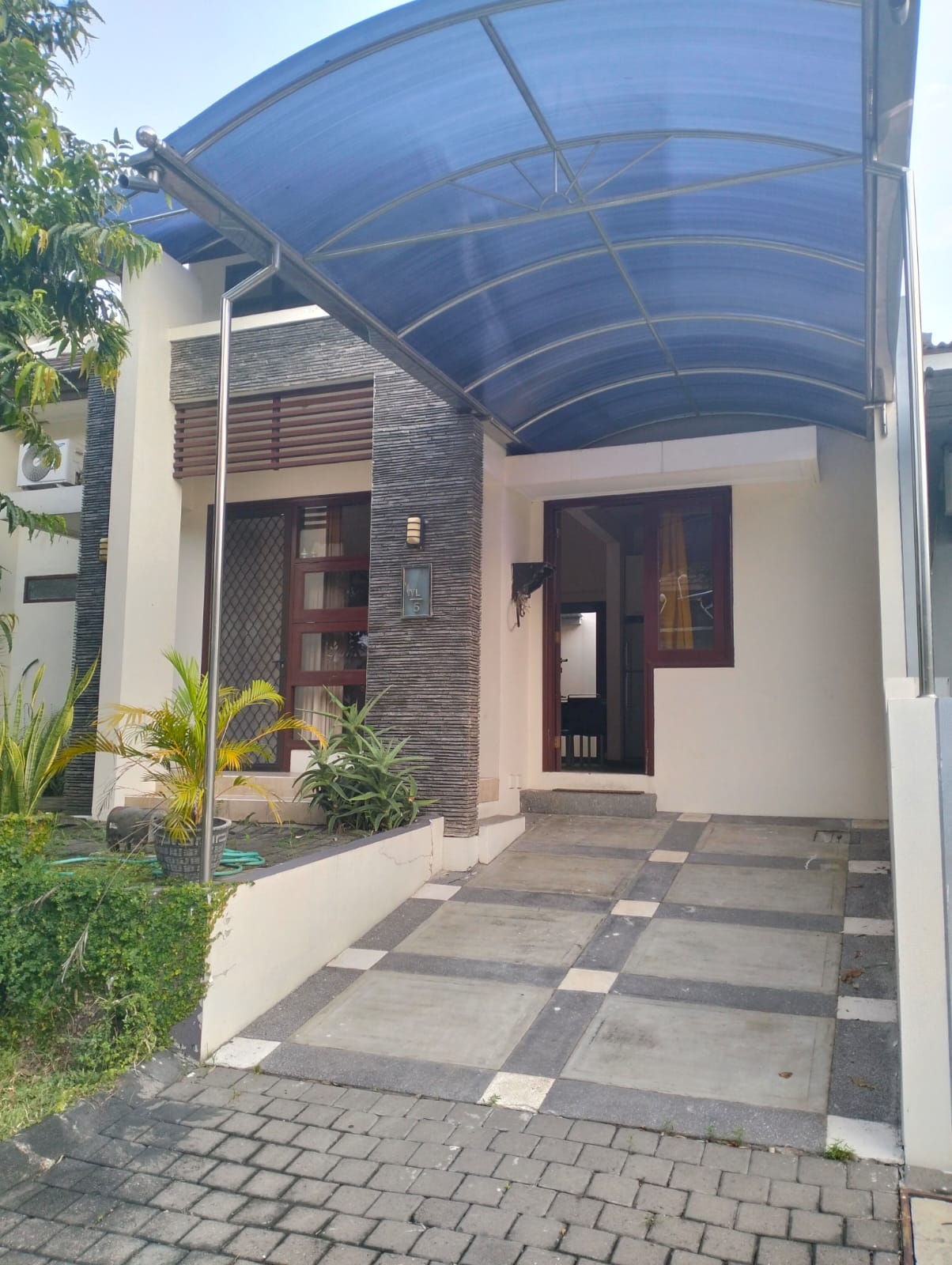 DISEWAKAN RUMAH WOODLAND CITRALAND SURABAYA BARAT - Dealkan