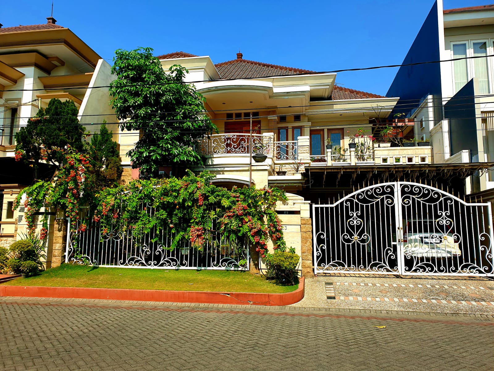 RUMAH PREMIUM ARAYA, Full furnished, Kayu Jati asli! - Dealkan