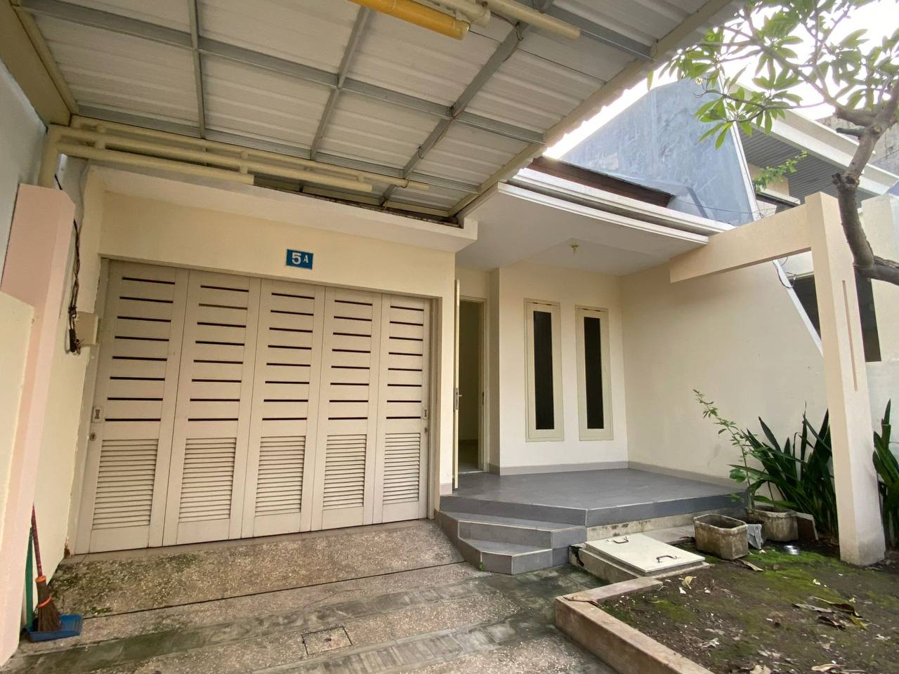 Rumah Murah Bagus 2 Lantai Kutisari Selatan - Dealkan