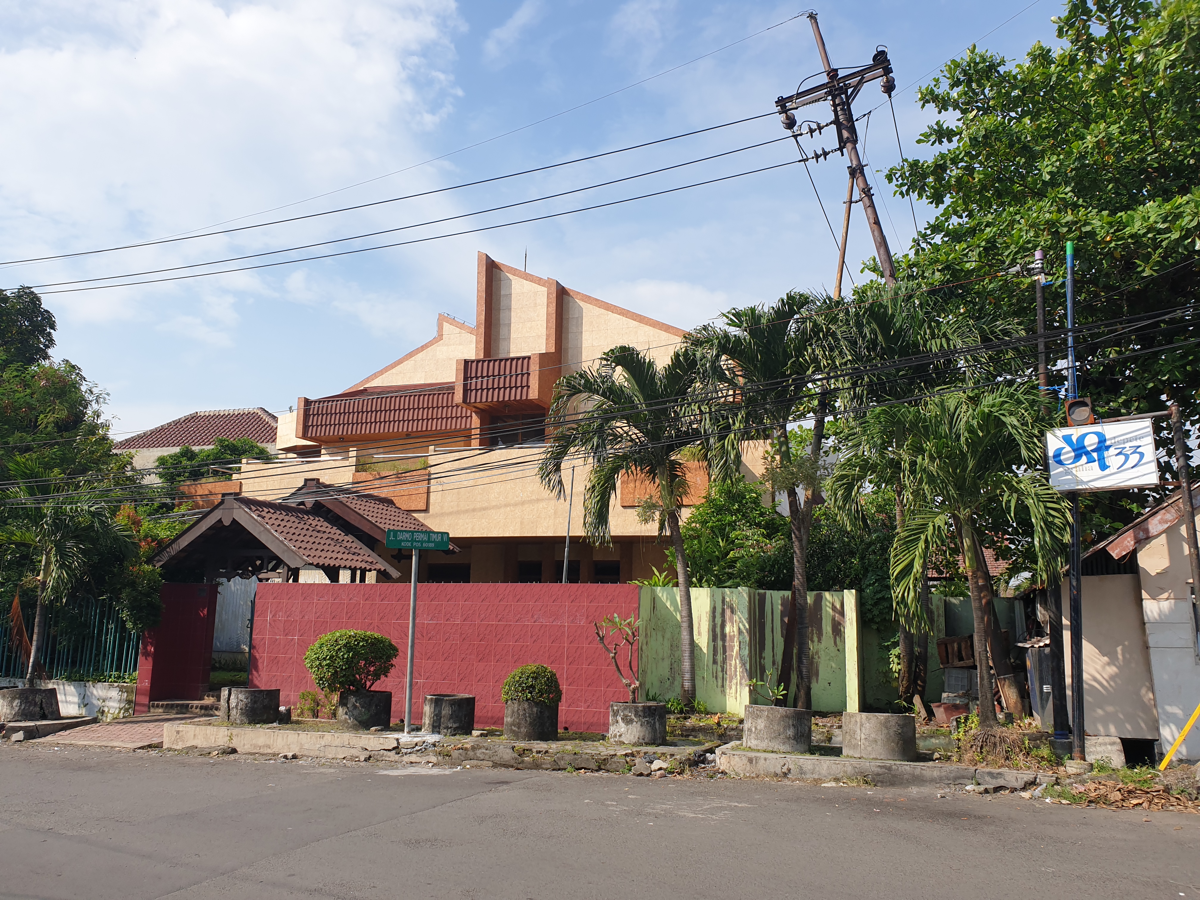 Dijual dan disewakan rumah Darmo Permai Timur cocok untuk tempat usaha/kantor/resto/kafe - Dealkan