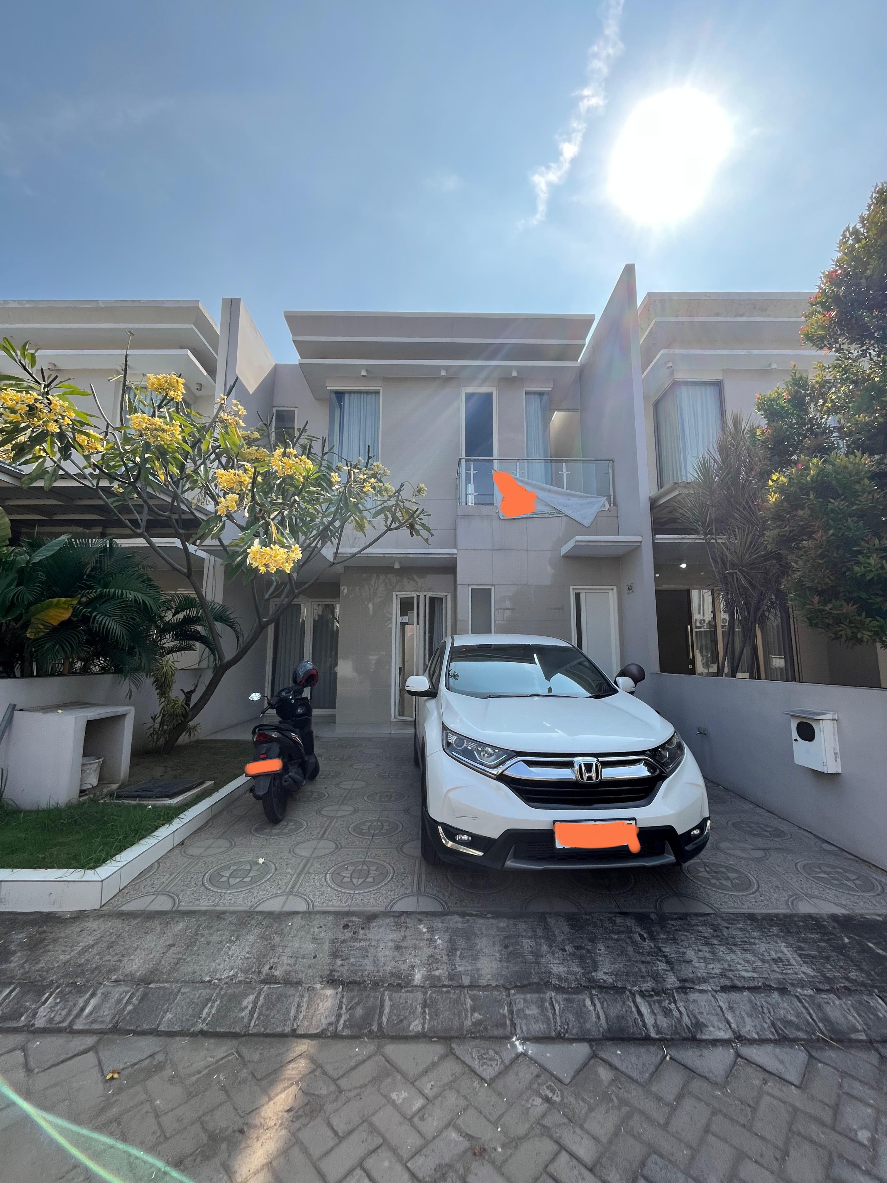DIJUAL RUMAH MODERN MINIMALIS 2 LANTAI SIAP HUNI SATELIT UTARA DEKET DARMO DAN JALAN BANYU URIP - Dealkan