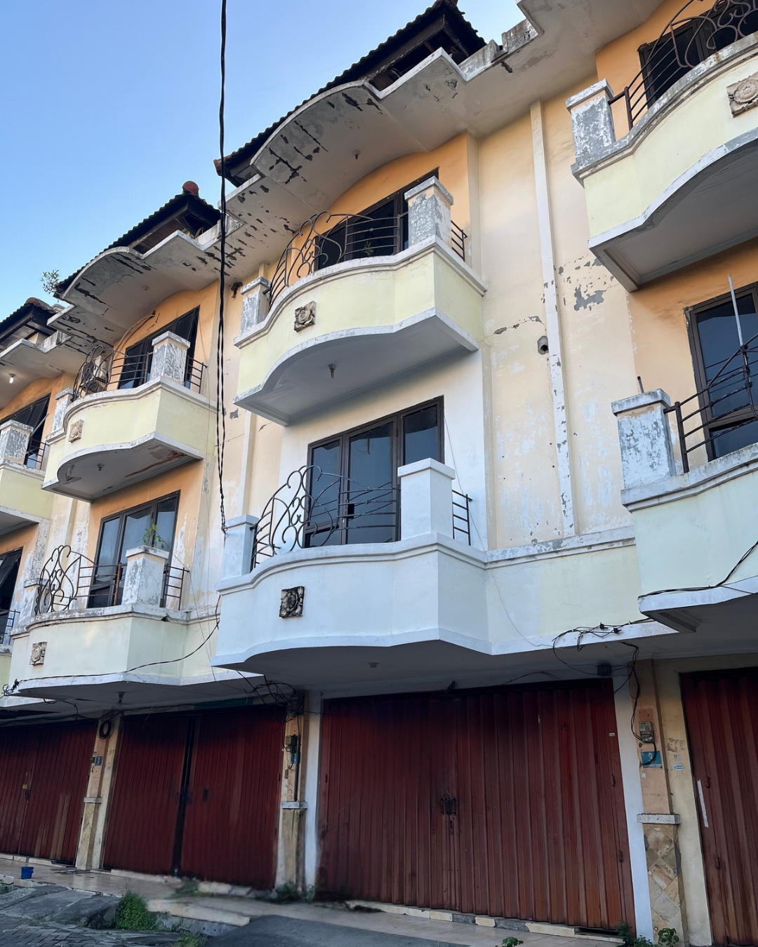 Ruko area Kenjeran, 3 lantai Disewakan 50jtan - Dealkan