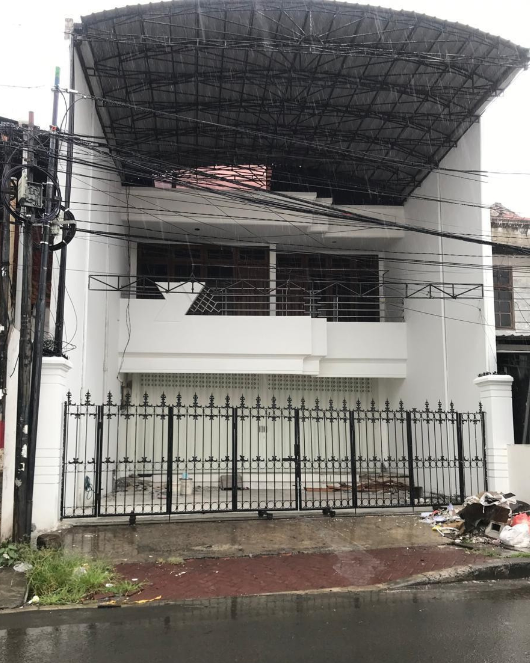 Ruko Bratang Gede Disewakan, area ramai, cocok untuk usaha - Dealkan