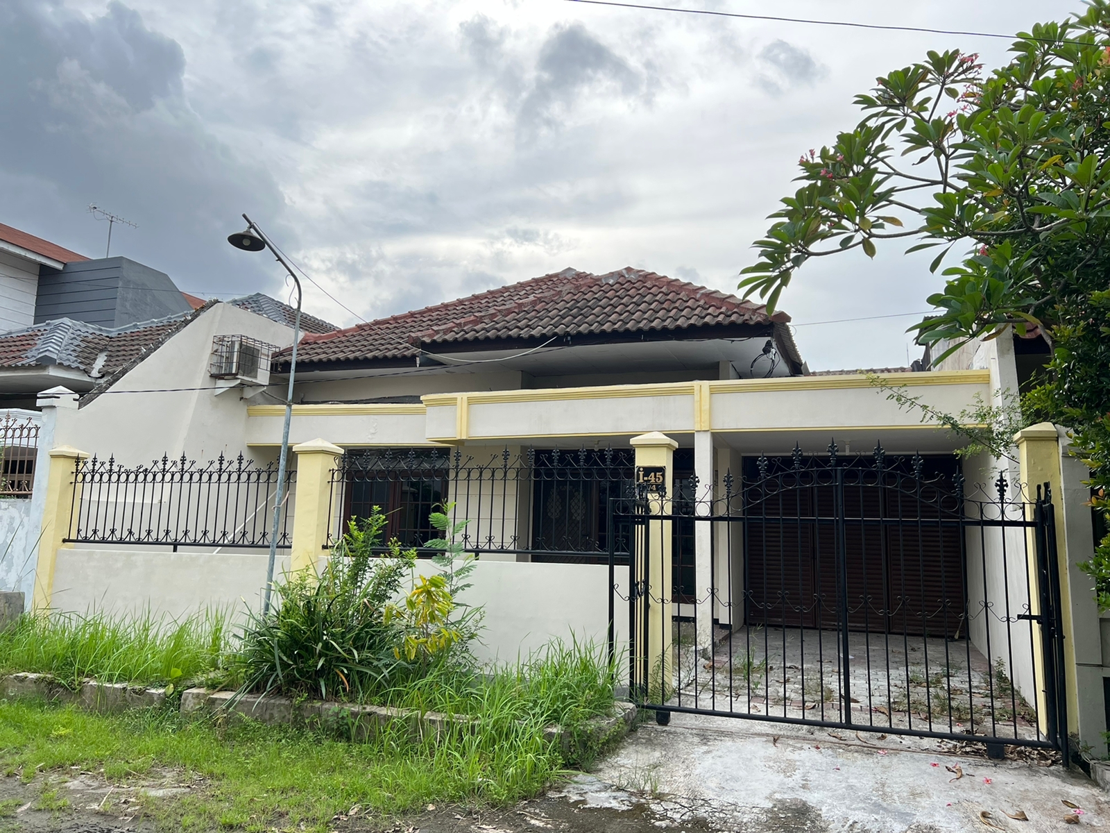 Disewakan Rumah Klampis Anom - Dealkan