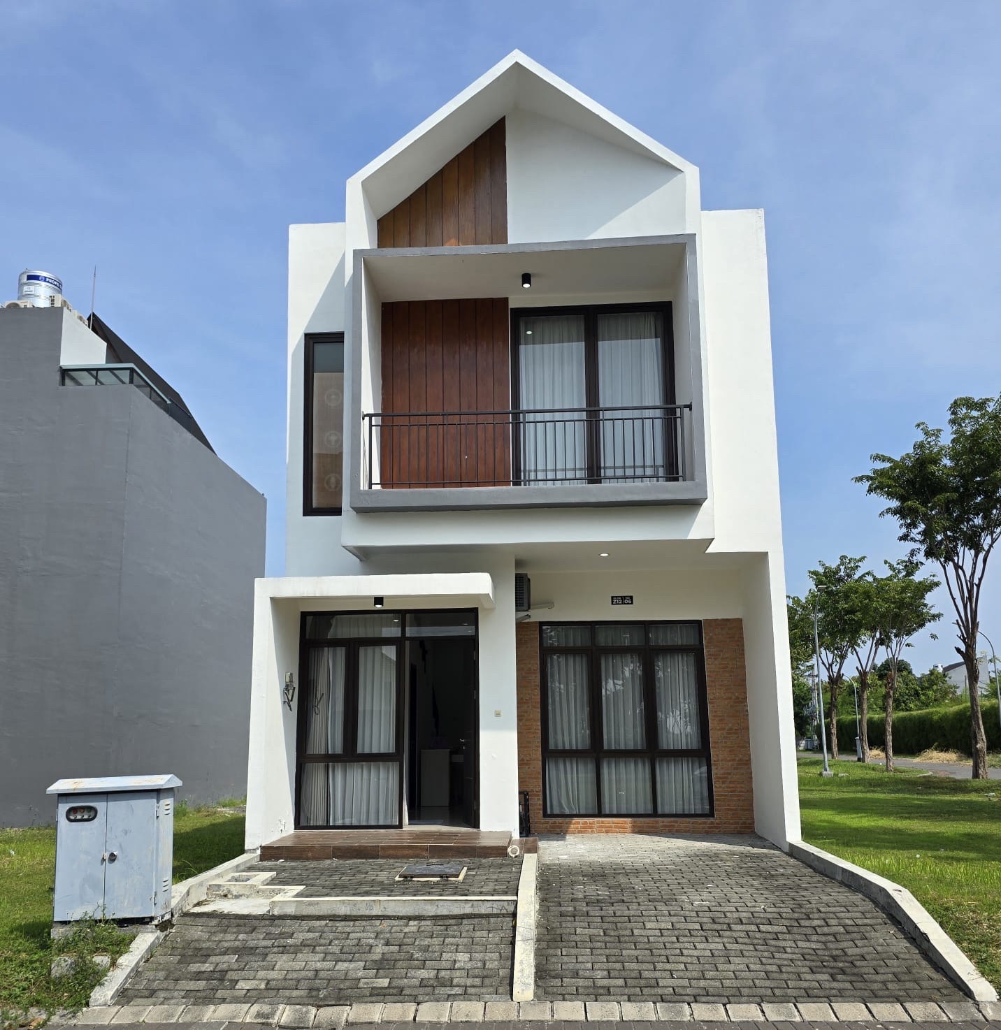 Rumah Grand Island dijual siap huni - Dealkan