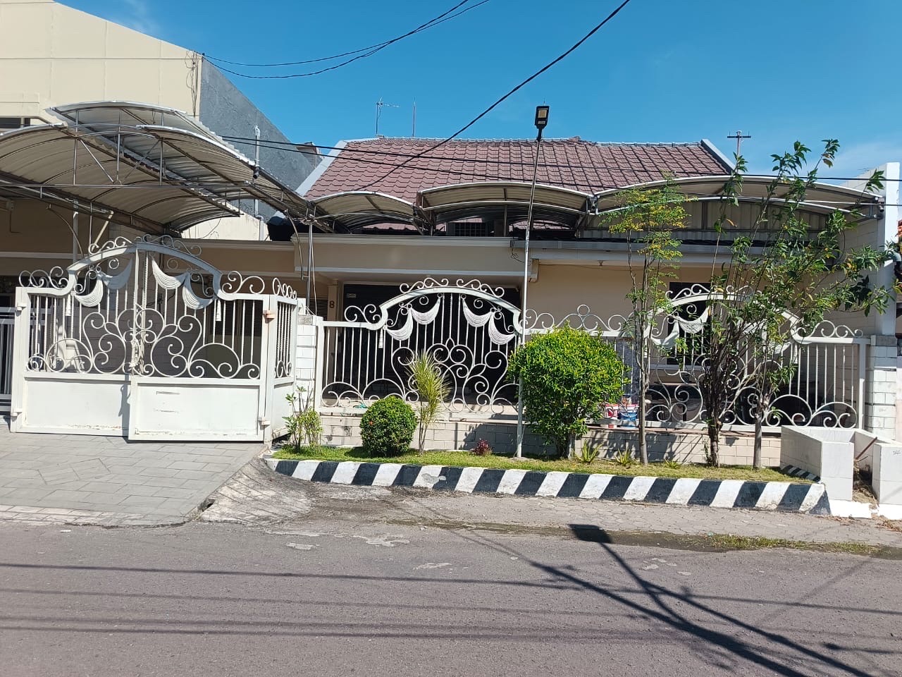 Rumah Manyar dijual siap huni - Dealkan