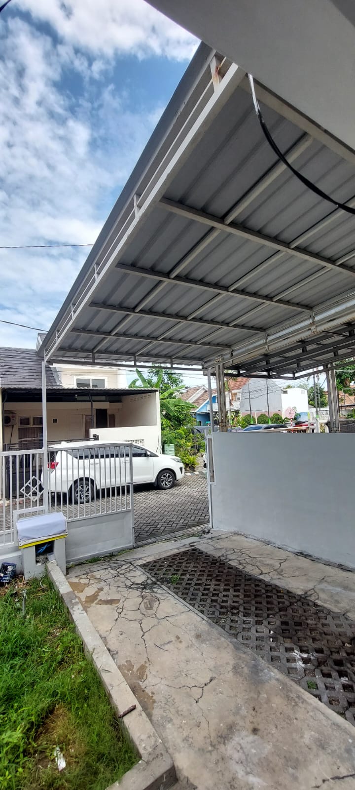 Surabaya Timur, Rungkut, Purimas, Dijual / disewakan Rumah 1 Lt. Modern Minimalis, Punya Taman Depan &amp; Teras Belakang,  Cluster One Gate System, Security 24 Jam Sangat Dekat UPN - Dealkan