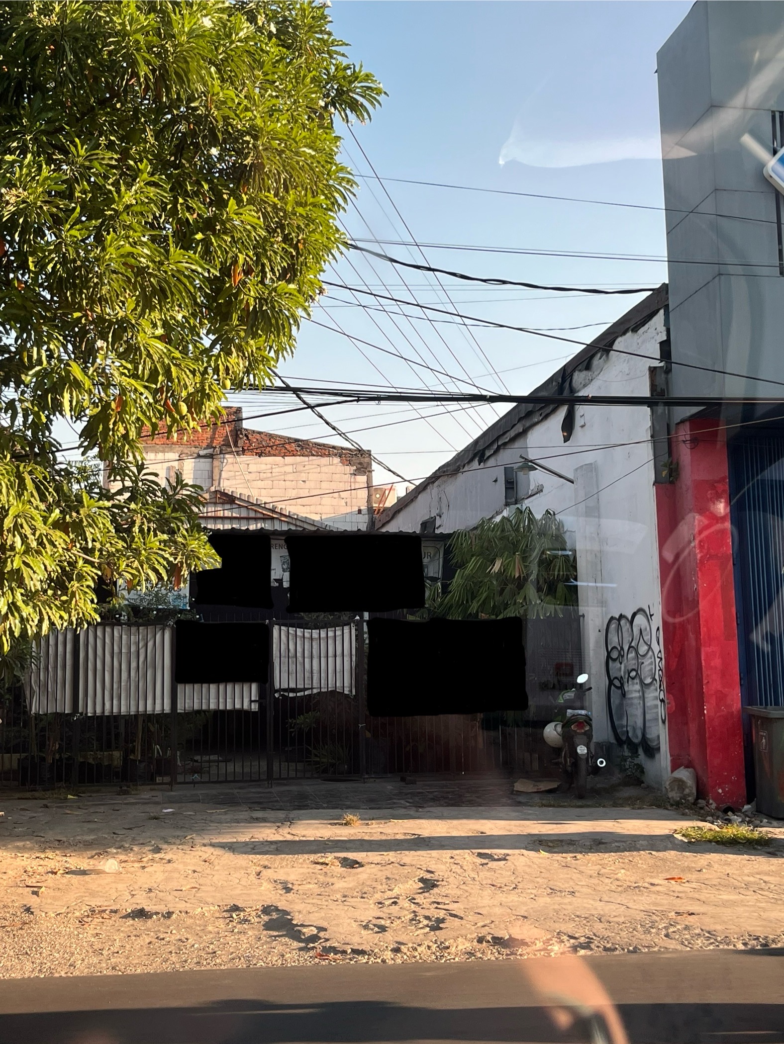Rumah hitung tanah jalan raya manyar dijual - Dealkan