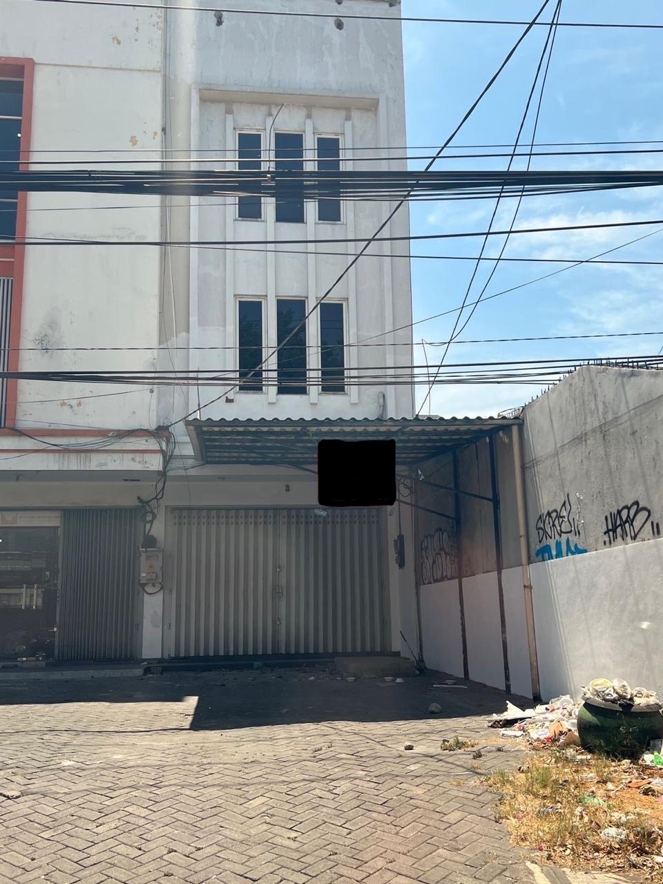 Ruko nol jalan raya 3 lantai disewakan siap huni - Dealkan