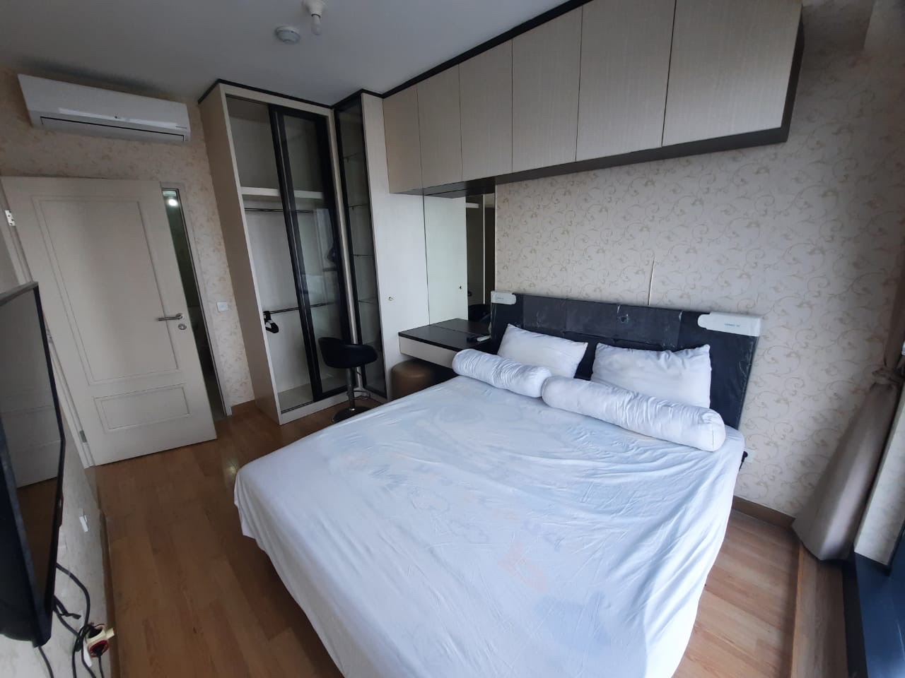 Apartemen The Peak Tunjungan Plaza Disewakan - Dealkan