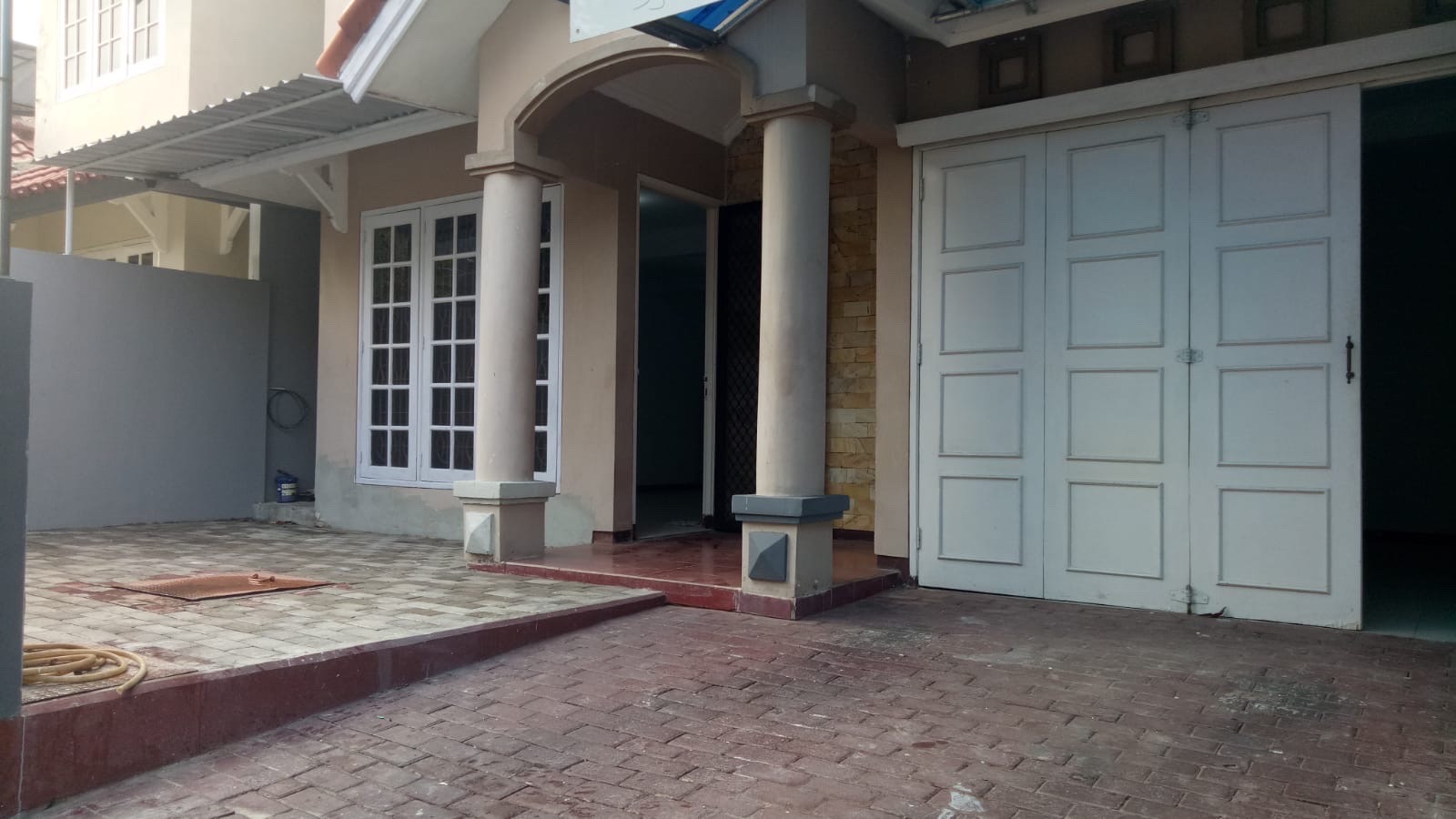 Rumah Villa Valensia disewakan - Dealkan