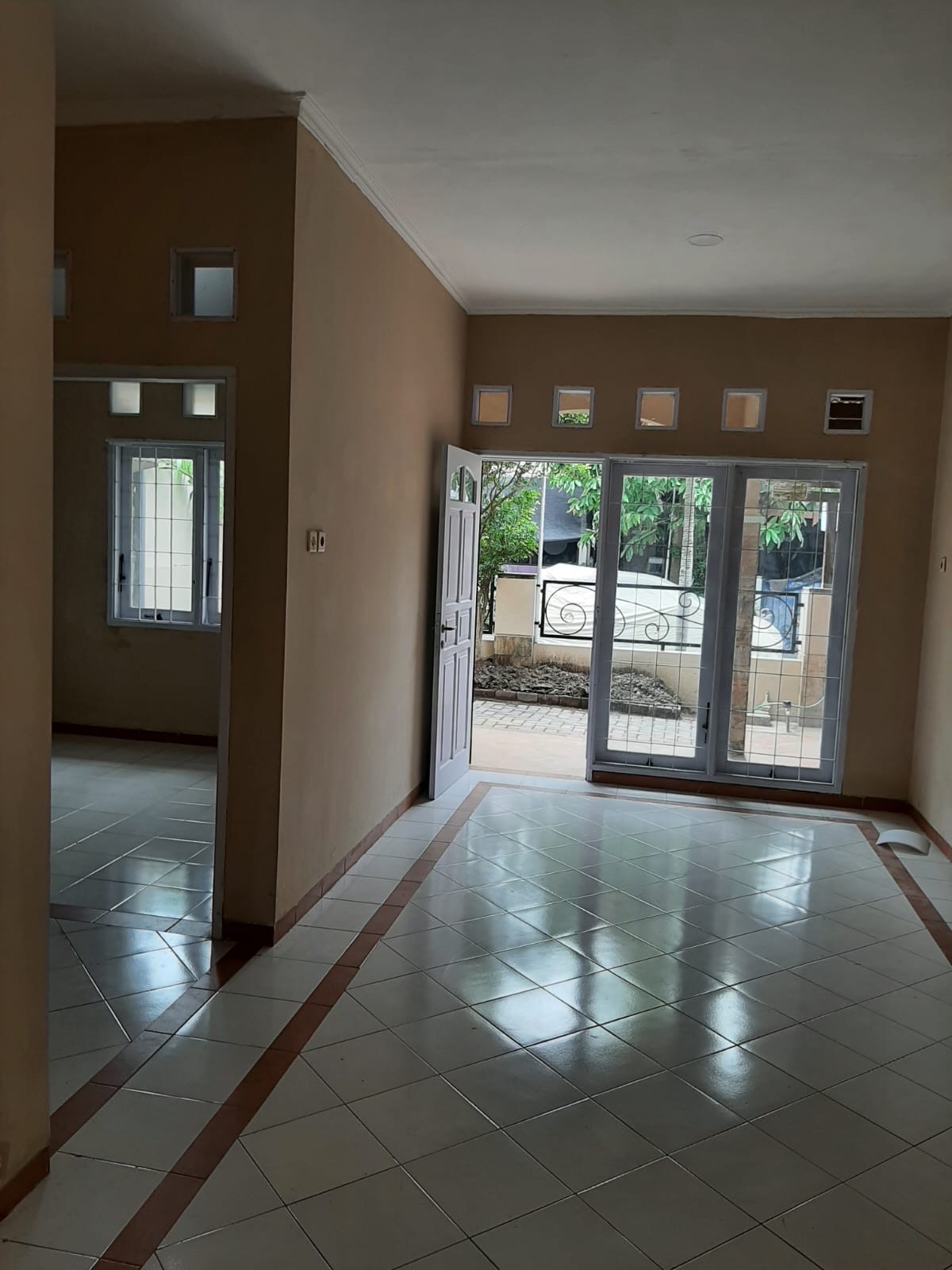 Rumah Babatan Pratama Dijual! - Dealkan