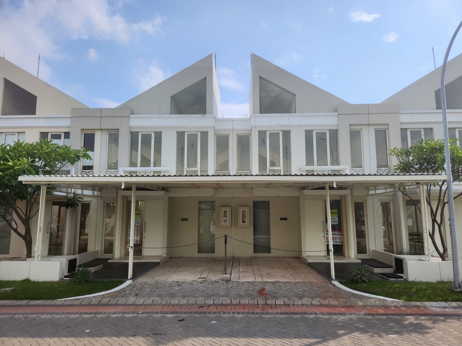 Grand Pakuwon Rumah Mewah Disewakan Murah - Dealkan