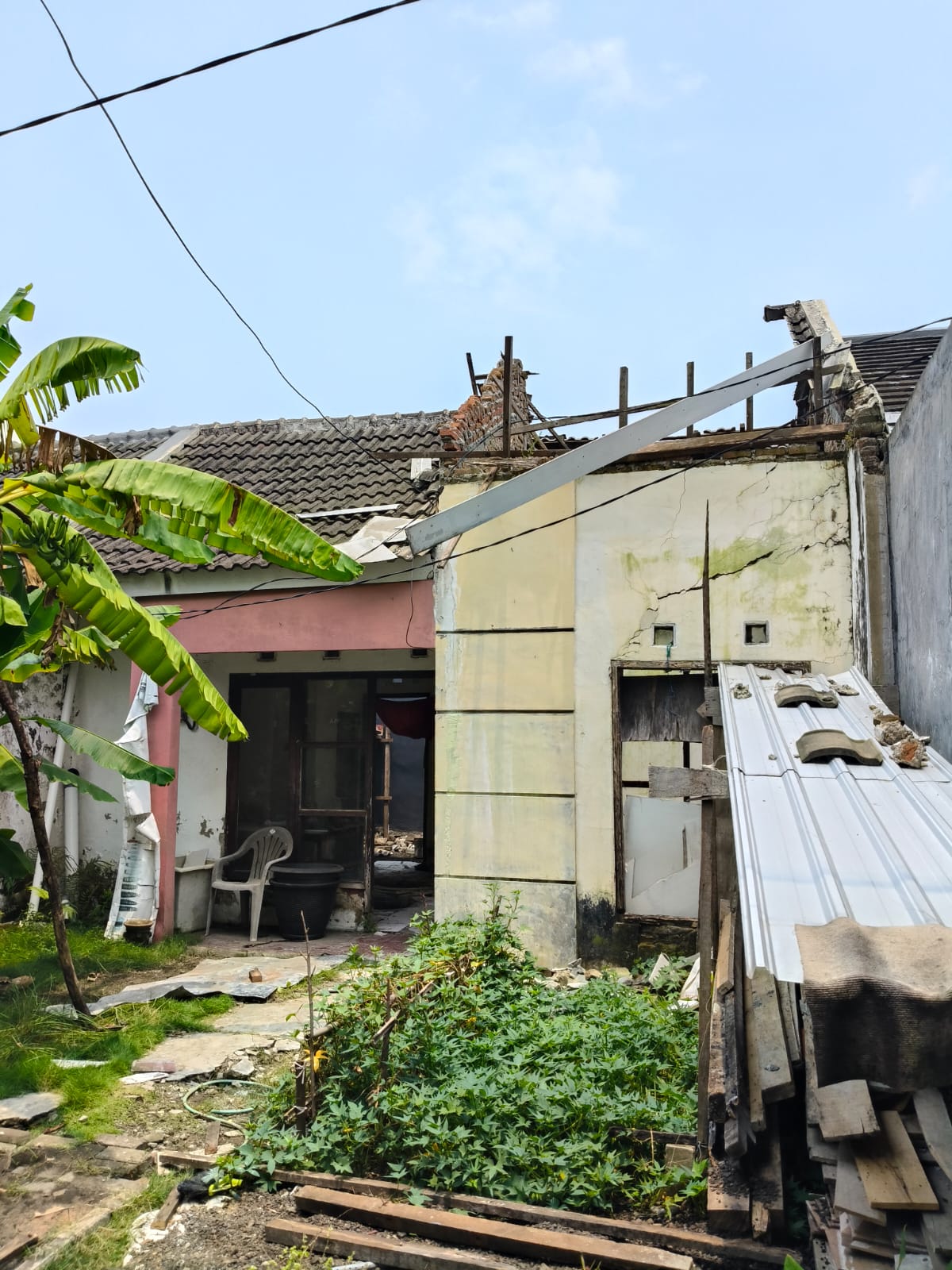 DIJUAL RUMAH HITUNG TANAH LEBAR 7 GUNUNGSARI - Dealkan