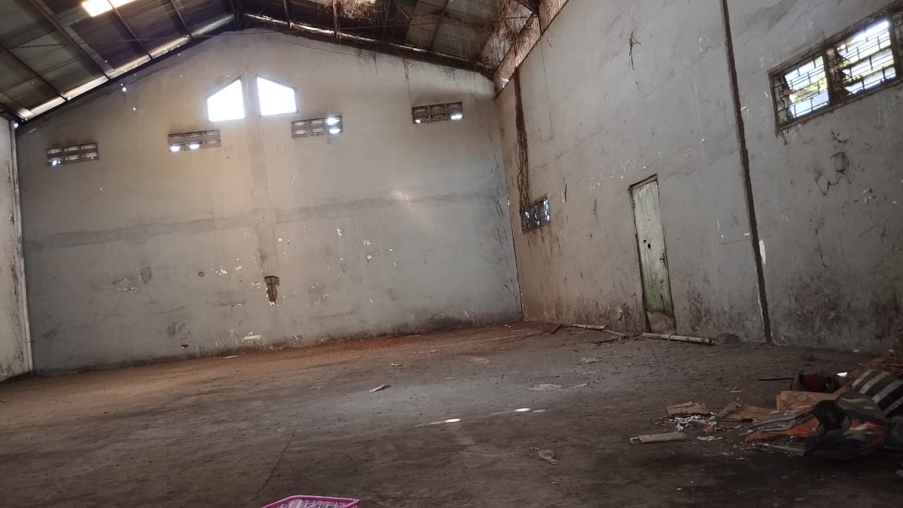 Dijual BU Gudang dan rumah di raya kedung cowek - Dealkan