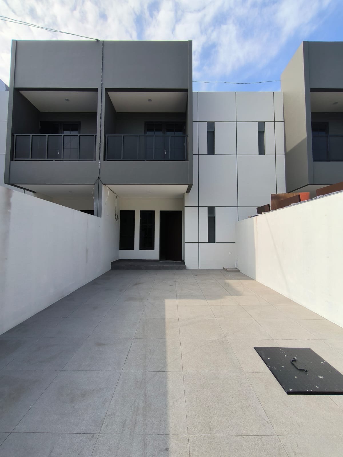 DIJUAL 4 UNIT RUMAH BARU DI LEBAK ARUM 3 — 3 MASTER BEDROOM, CARPORT 2 MOBIL - Dealkan