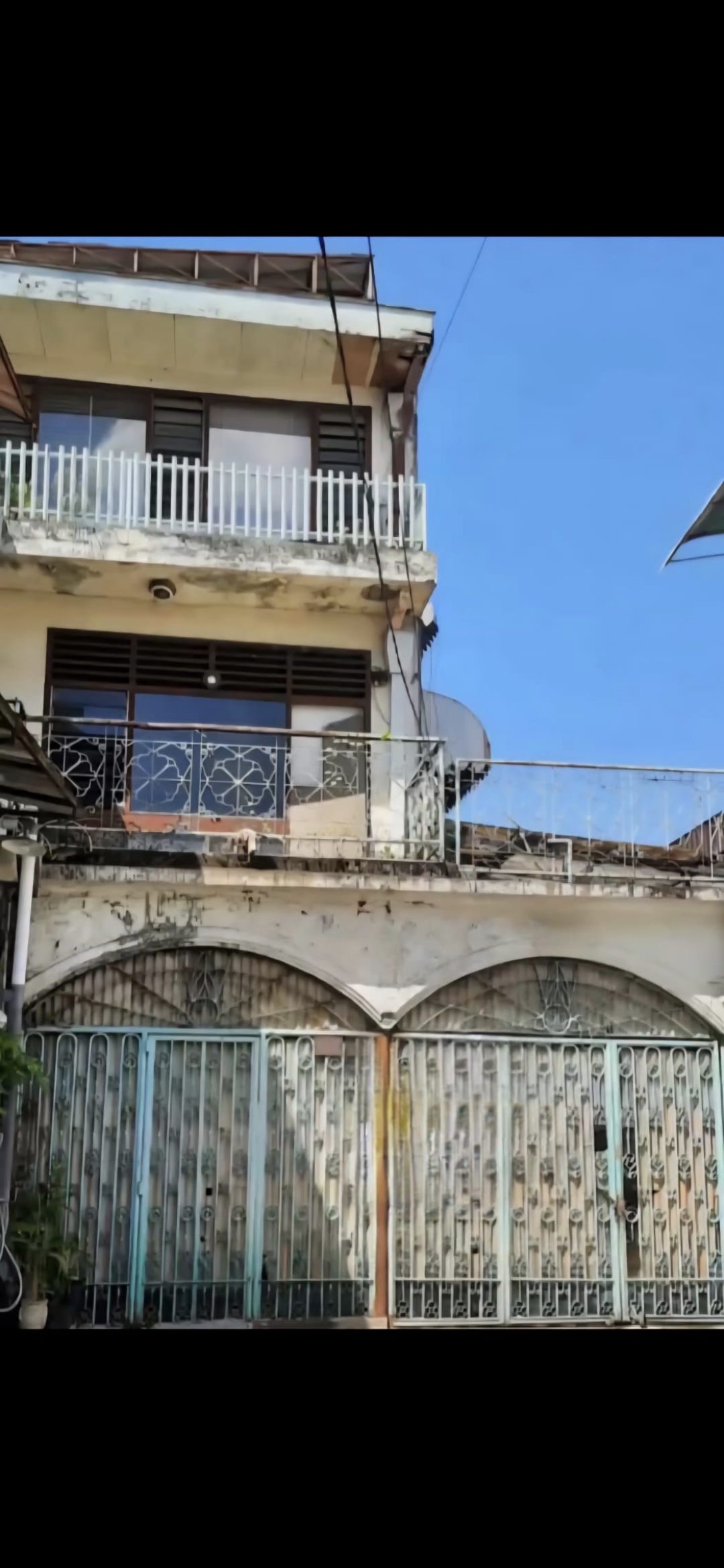 Rumah Surabaya pusat butuh laku cepat 2,5M - Dealkan