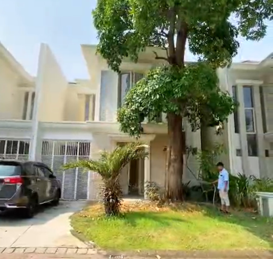 Dijual rumah 2 lantai semi furnished pakuwon city cluster long beach - Dealkan