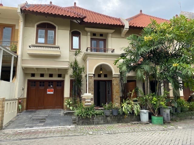 Disewakan rumah 2 lantai margorejo - Dealkan