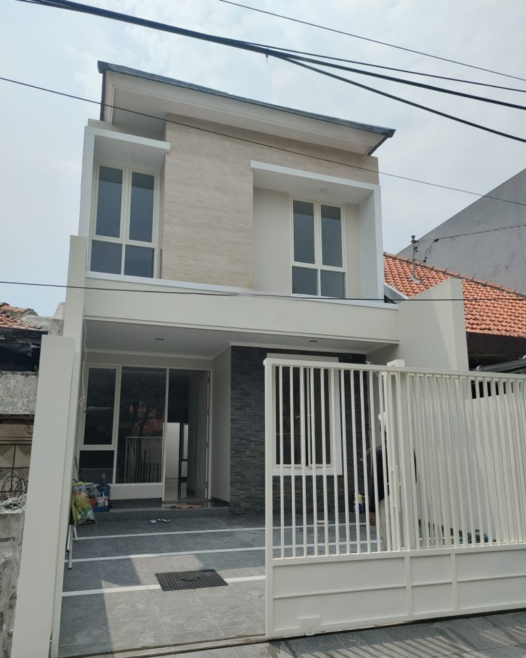 Rumah baru Manyar, 3M - Dealkan