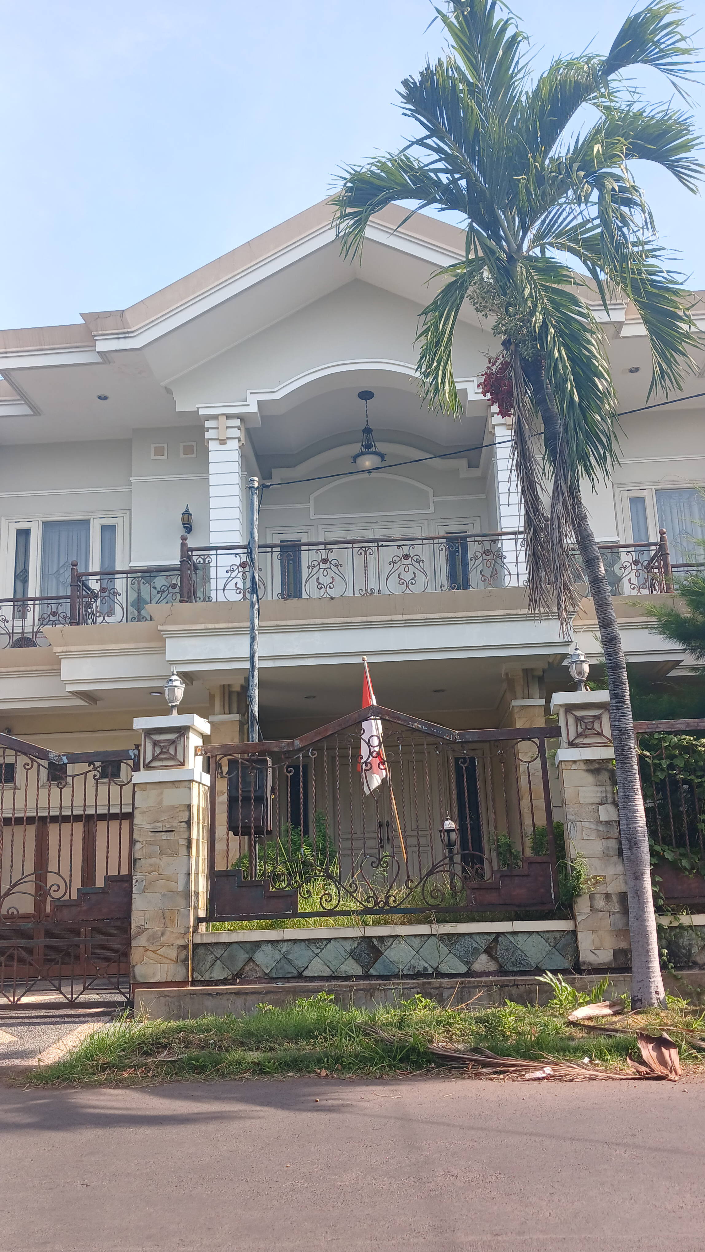 Dijual Rumah 2,5 lantai Babatan Mukti SIAP HUNI - Dealkan