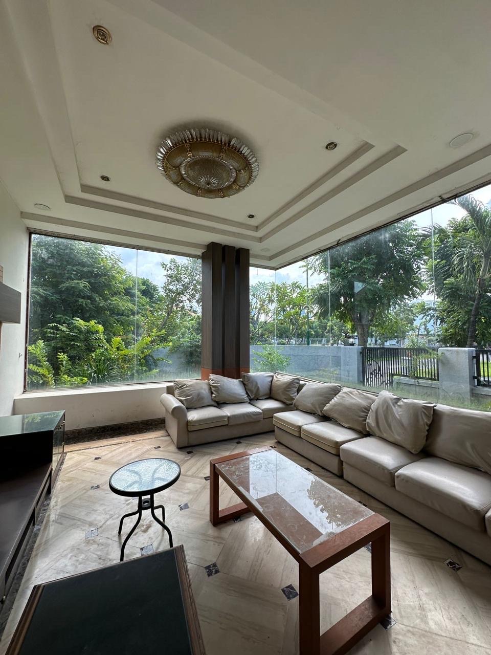 Graha Family Blok O Disewakan Semi Furnish Murah poll - Dealkan