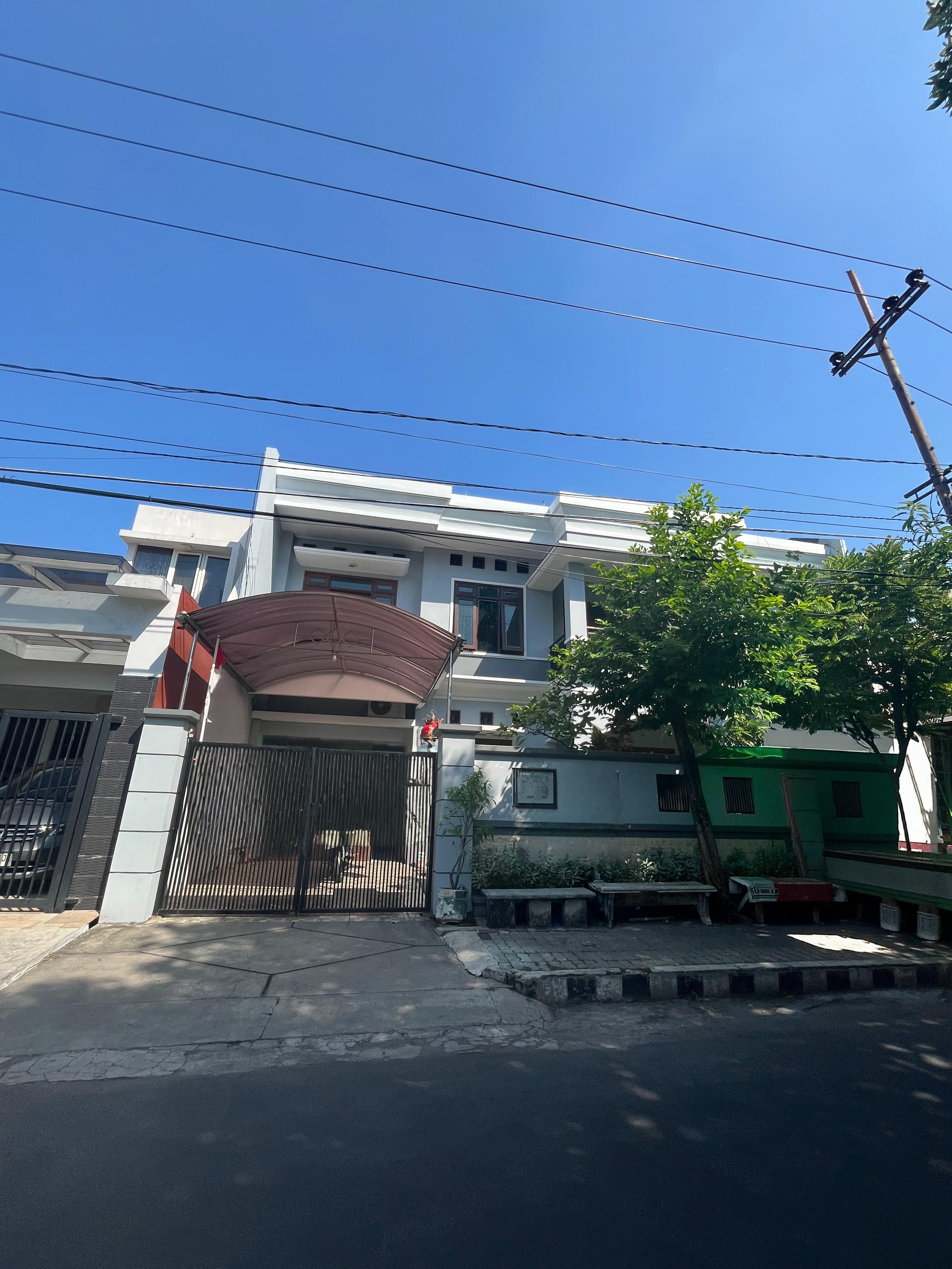 KUALITAS TERBAIK rumah Manyar, 8 KT BISA NEGO - Dealkan