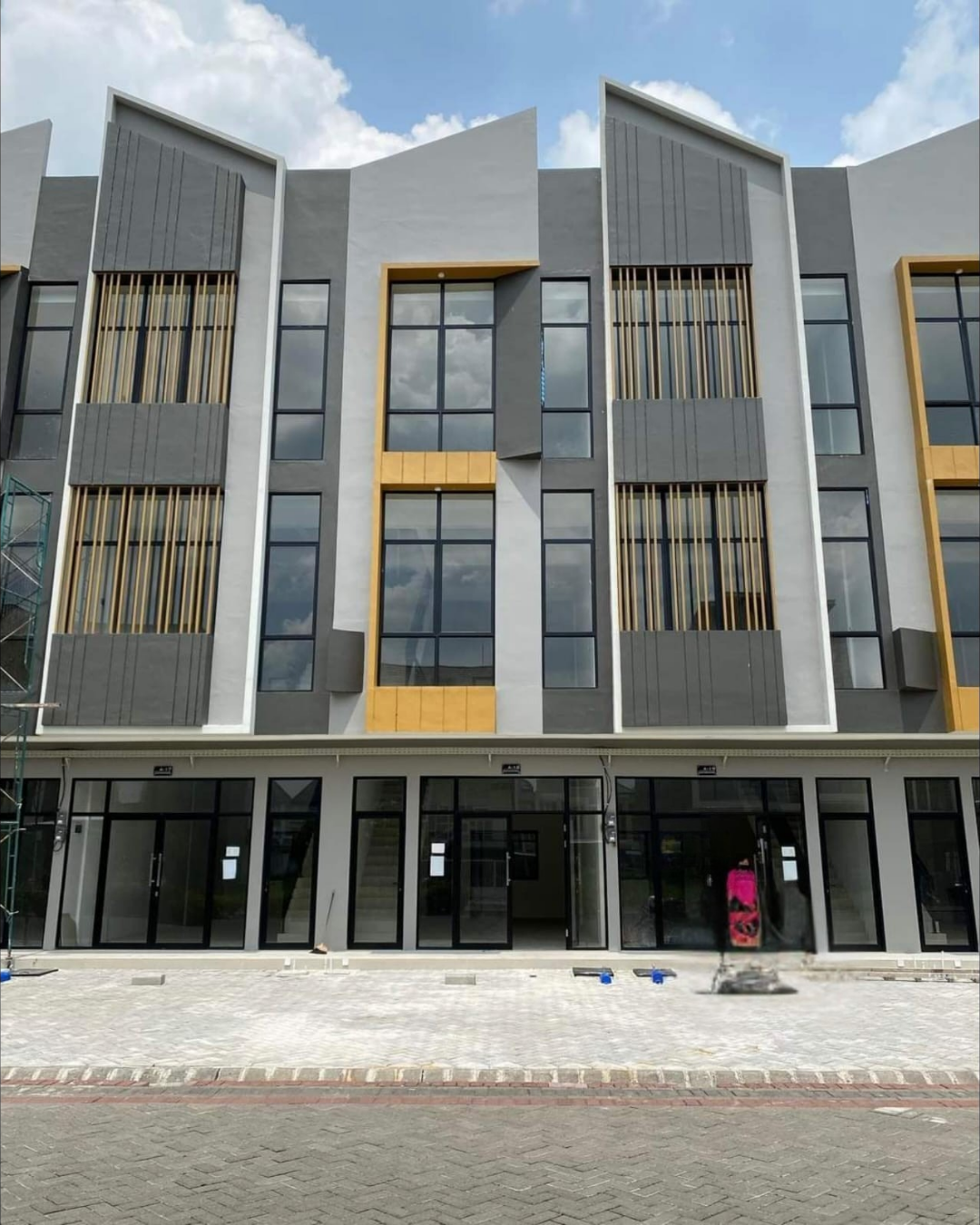 Ruko Grand Eastern dijual, semoga furnish - Dealkan